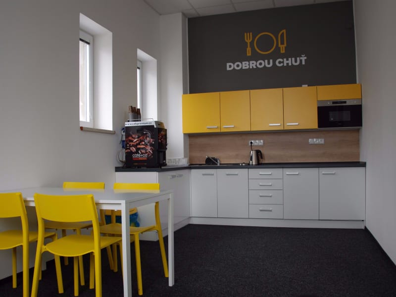 Kuchyňka s kávovarem - coworking centrum Havlíčkův Brod